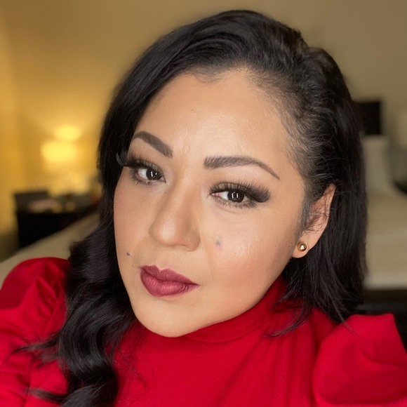 Profile Picture of Adriana Kramer (@adriakram) on Poshmark