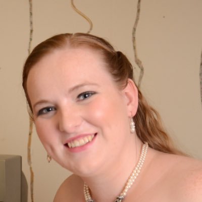Profile Picture of Elizabeth Corr (@LizCCorr) on Twitter
