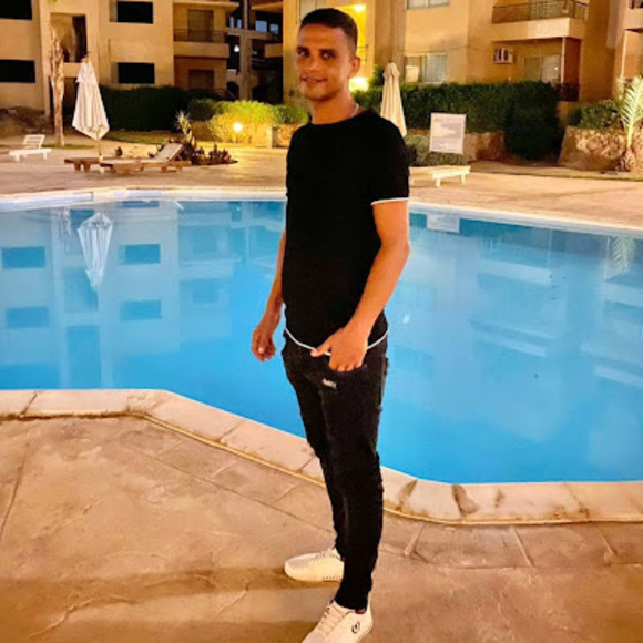 Profile Picture of Tamer Mobarak (@tamermobarak09) on Poshmark