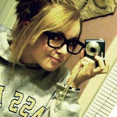 Profile Picture of Amber Adair (@Ambear913) on Twitter