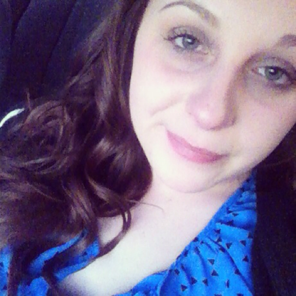 Profile Picture of Amber Crain (@ammber1234) on Poshmark