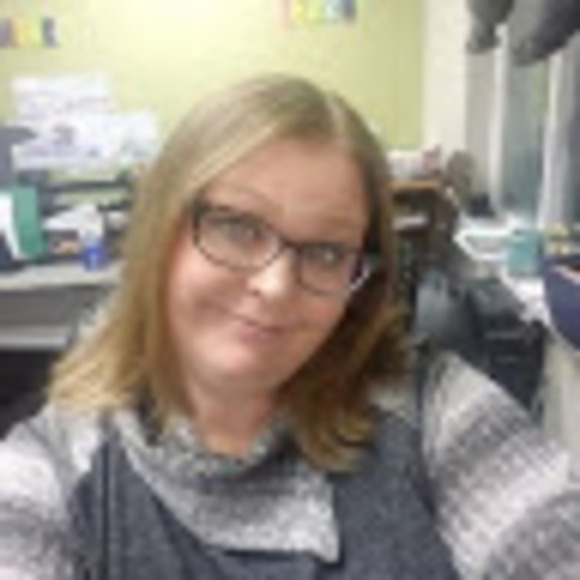 Profile Picture of Nicole Hellberg (@nicolehellberg) on Poshmark