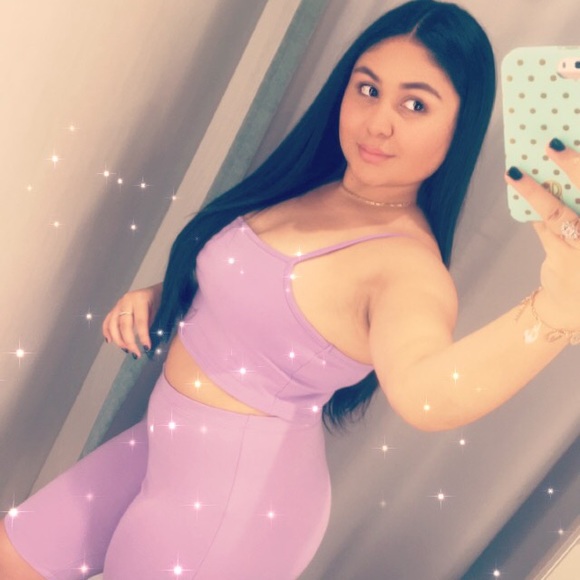 Profile Picture of Krystal Sanchez (@krystalmsanchez) on Poshmark