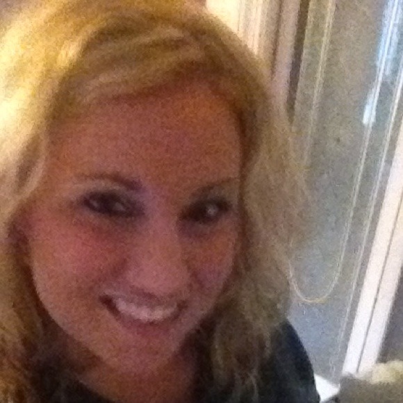 Profile Picture of Brittany Lamke (@brittany17033) on Poshmark