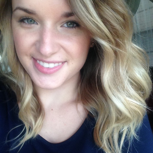Profile Picture of Alexandria Qualls (@quallsiee) on Poshmark
