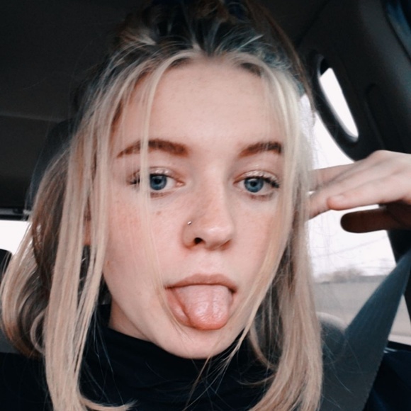 Profile Picture of Kendall Berndt (@kbndall) on Poshmark