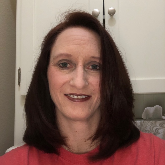 Profile Picture of Michelle Key (@shelleykey) on Poshmark