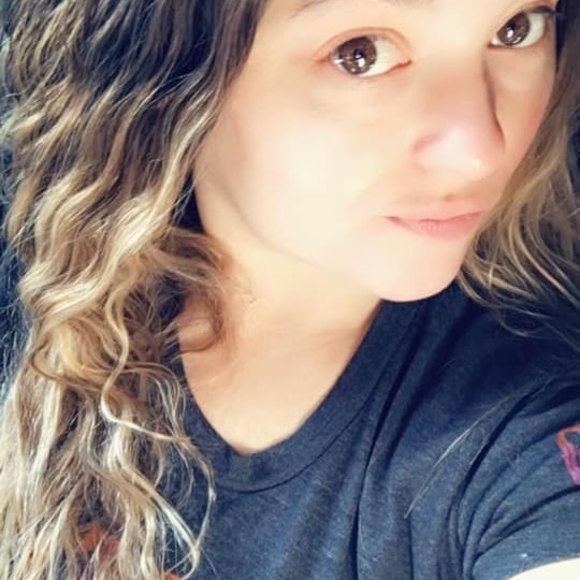 Profile Picture of Heather Karpiak (@heatherkarpiak) on Poshmark