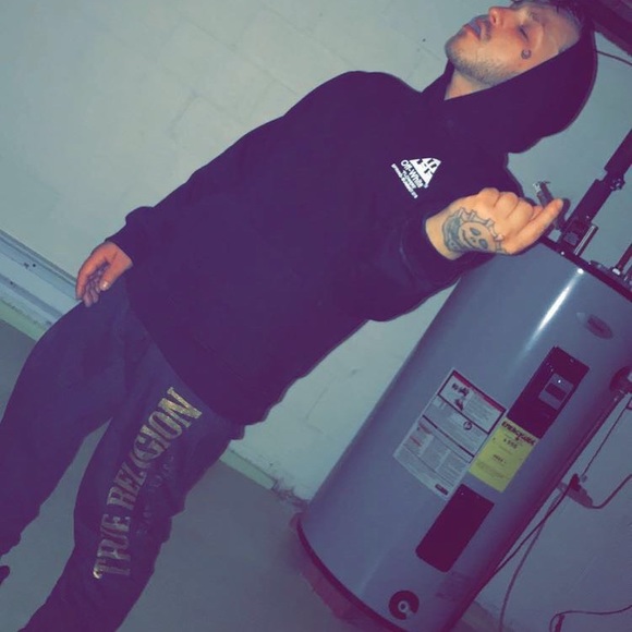 Profile Picture of Shayne Neal (@shayne_neal) on Poshmark