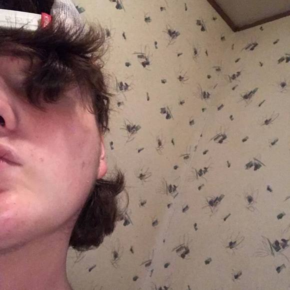 Profile Picture of Devin Hahn (@devinhahn) on Poshmark