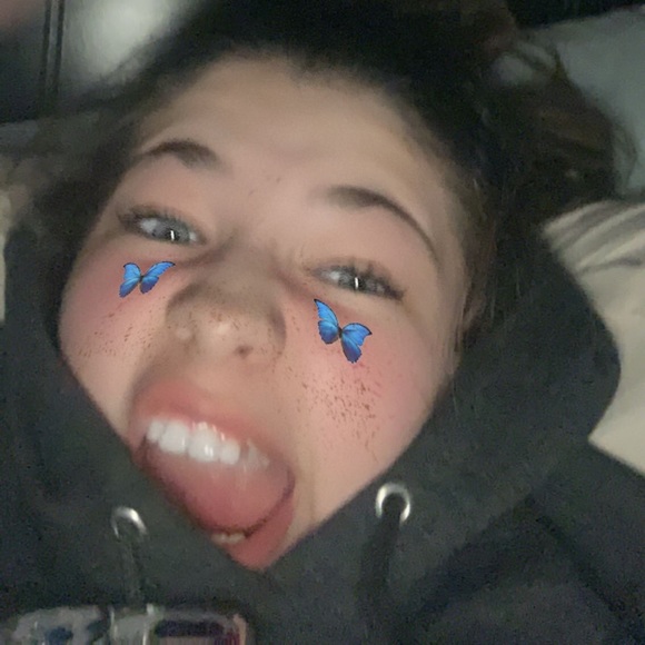 Profile Picture of Makayla Simsheuser (@makayla_sim) on Poshmark