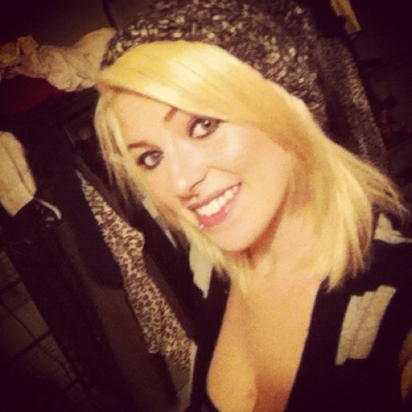 Profile Picture of Katie Schindele (@katiecakes666) on Poshmark
