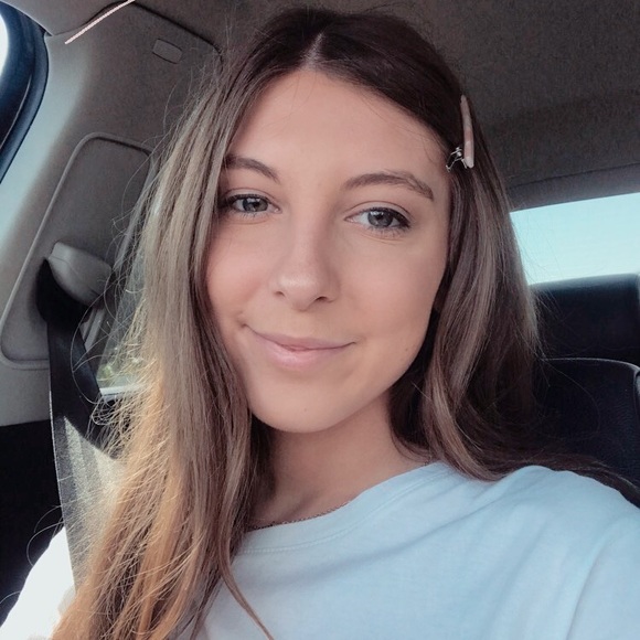 Profile Picture of Bradeyn Carrell (@bradeyn_carrell) on Poshmark