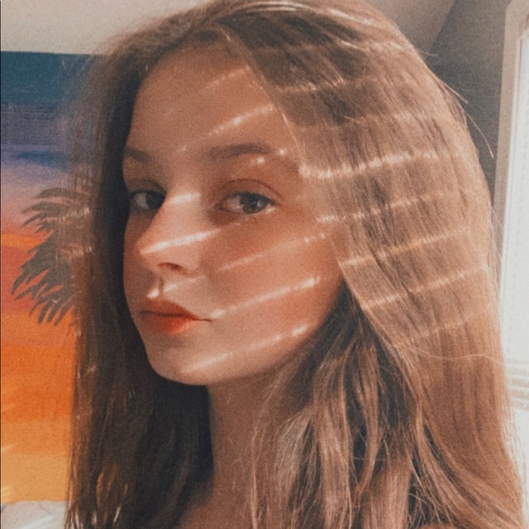 Profile Picture of Sofia Suchora (@suchoras) on Poshmark