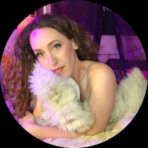 Profile Picture of Sarah Perrill (@sarahperrill) on Poshmark