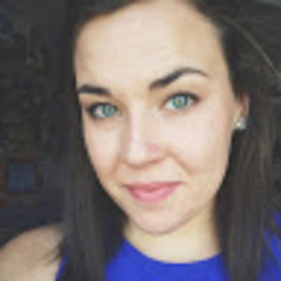 Profile Picture of Alexis Hepworth (@alexis_hepworth) on Poshmark