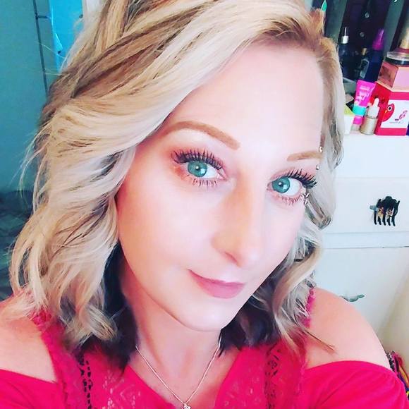 Profile Picture of Kim Neifert (@kimneifert) on Poshmark