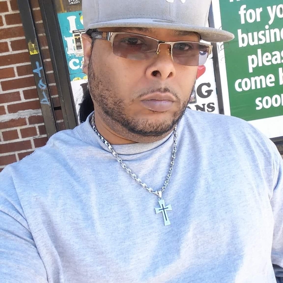 Profile Picture of Roberto Patron (@rpatron71) on Poshmark