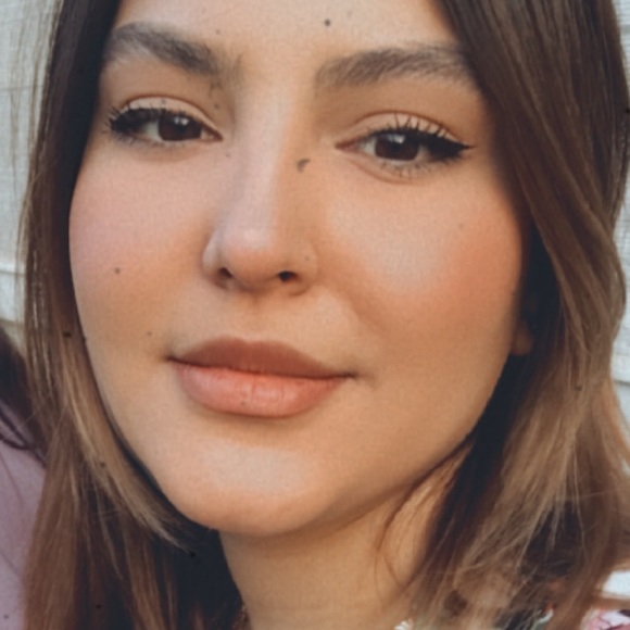 Profile Picture of Hadis Nesari (@hadis_n) on Poshmark