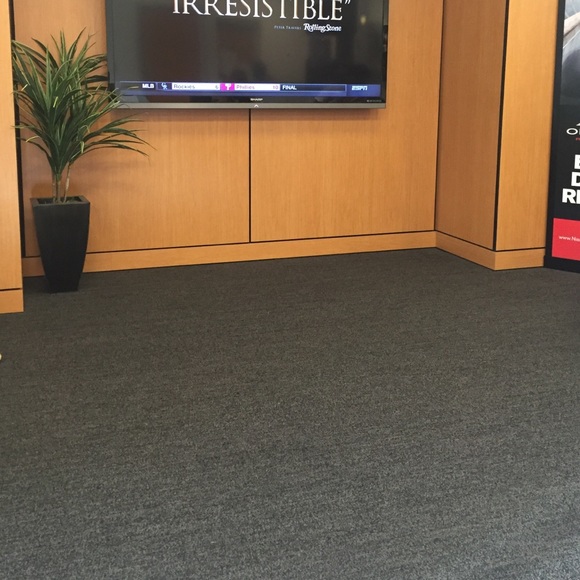 Profile Picture of Jessica Vassor (@vassorj) on Poshmark