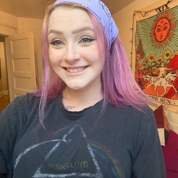 Profile Picture of Lily Foster (@lilyfoster1222) on Poshmark