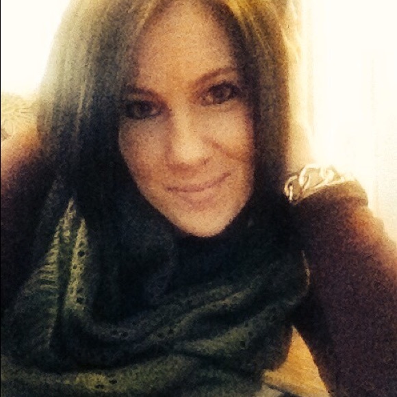 Profile Picture of Stephanie Michalek (@sbmich) on Poshmark