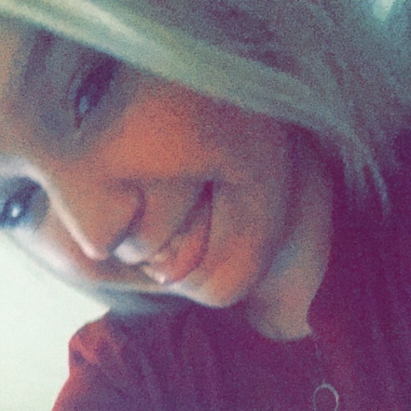 Profile Picture of Angelica Wojciehowski (@twentyone22) on Poshmark