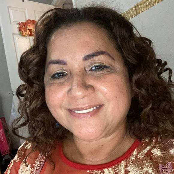 Profile Picture of Mary Gomares (@marygomares) on Poshmark