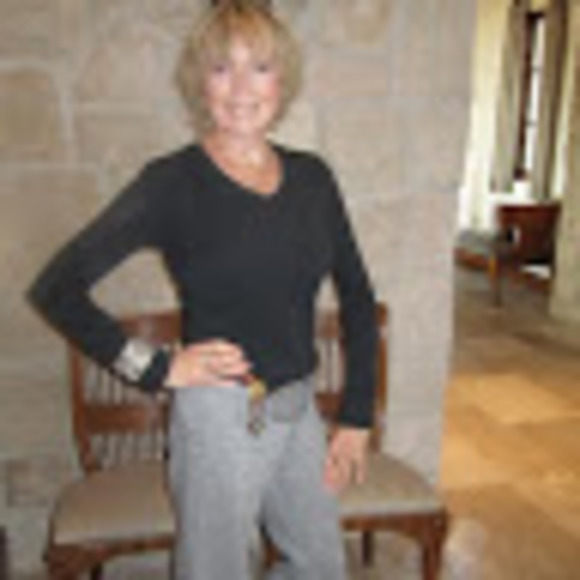 Profile Picture of Mary Jeffries (@maryjeffries717) on Poshmark