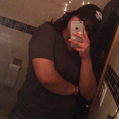 Profile Picture of Leslie Gallardo (@mrsLaFlameScott) on Twitter