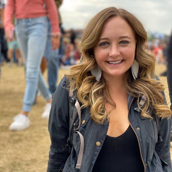 Profile Picture of Ashley Bigbie (@ashleybigbie) on Poshmark
