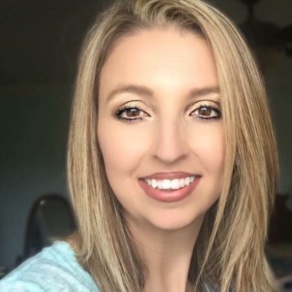 Profile Picture of Rebecca Stevens (@minttobemine) on Poshmark
