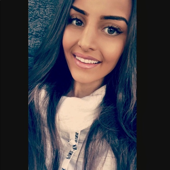 Justine Kiryakoza - Poshmark Profile Picture of Justine Kiryakoza (@j_kir) on Poshmark