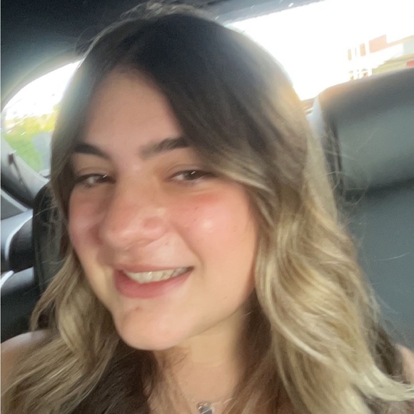 Profile Picture of Mackenzi Poole (@mackenzipool479) on Poshmark