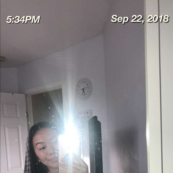 Profile Picture of Krystal Nguyen (@krysssngn_) on Poshmark