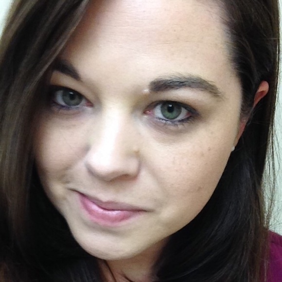 Profile Picture of Dana Locklear (@danadenise14) on Poshmark