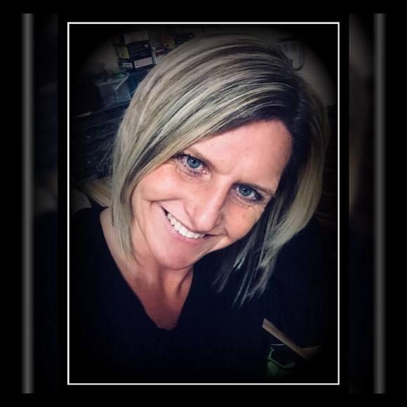 Profile Picture of Christa Klaus (@christaklaus) on Poshmark