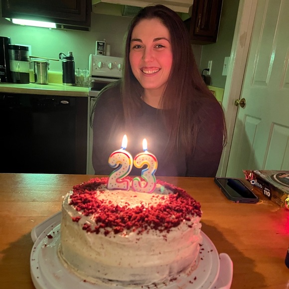 Teah Hassloch - Poshmark Profile Picture of Teah Hassloch (@teah_mh) on Poshmark