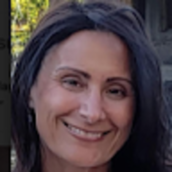 Profile Picture of Diana Lagrua (@dianalagrua) on Poshmark