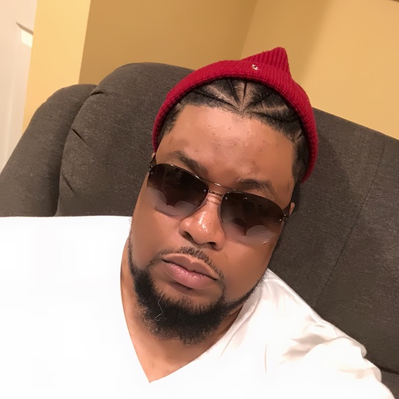 Profile Picture of Floyd Johnson (@sharpleef) on Poshmark