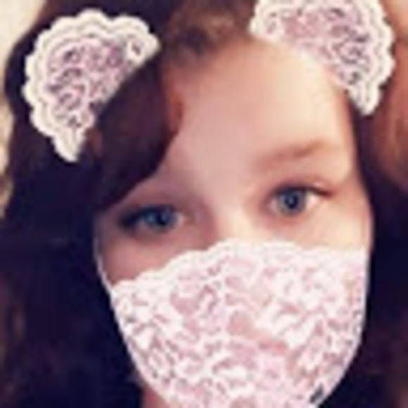 Profile Picture of Terrie Frontz (@terrie_frontz) on Poshmark