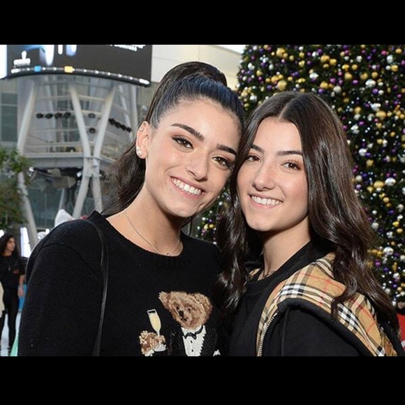 Profile Picture of Alexa Kerr (@a_46257) on Poshmark