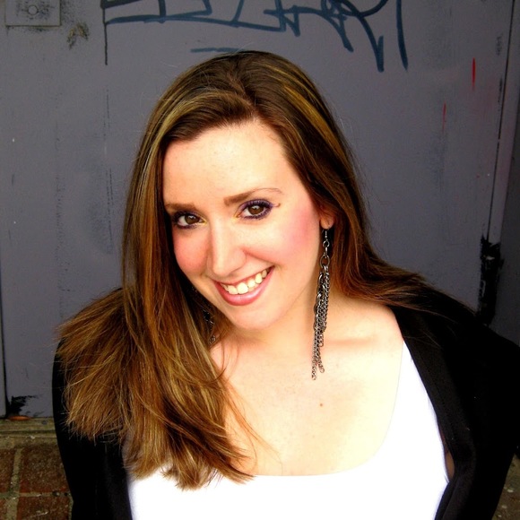 Profile Picture of Tracy Belben (@tracyvbelben) on Poshmark