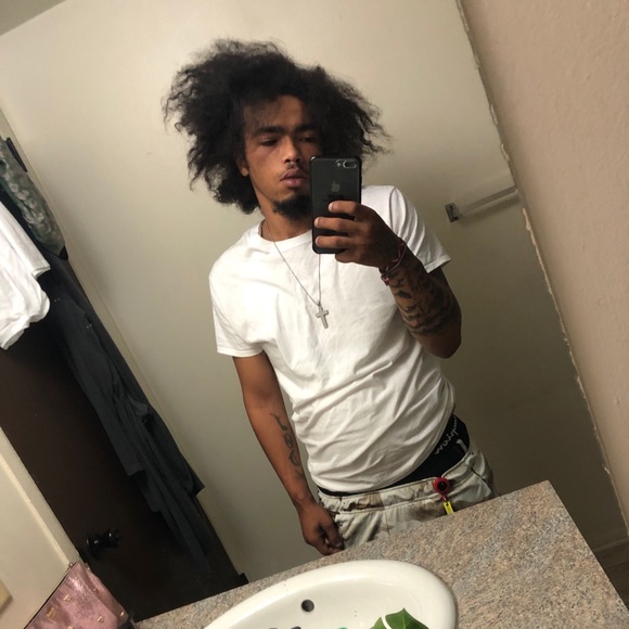 Profile Picture of Tyrone Thomas (@tyronet5555) on Poshmark