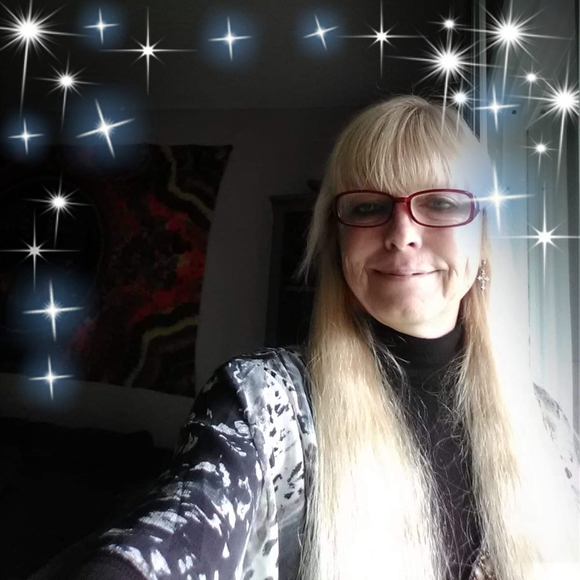 Profile Picture of Jodi Swanson (@jodiswanson) on Poshmark