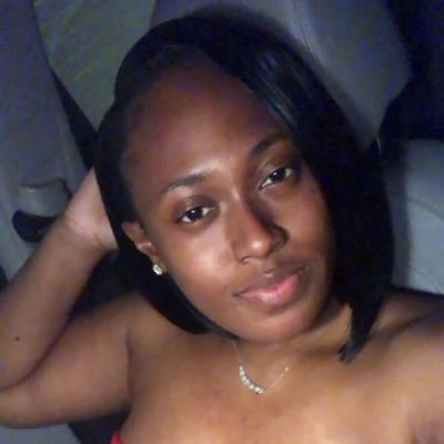 Profile Picture of Ariana Walters (@holyone93) on Twitter