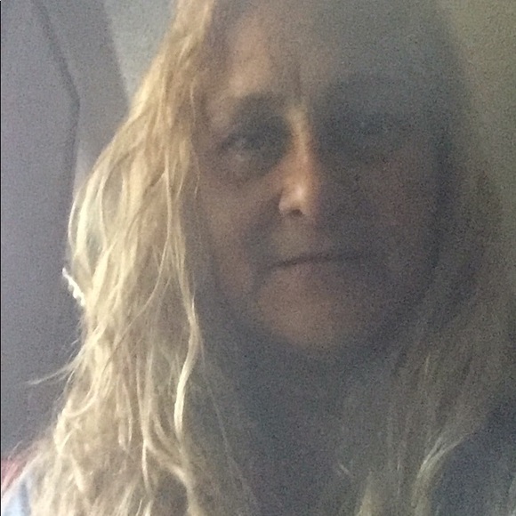 Profile Picture of Coralia Nieves (@ailaroc) on Poshmark