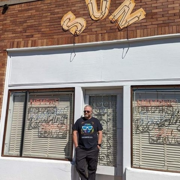 Profile Picture of Andy Swanson (@andyswanson1977) on Poshmark