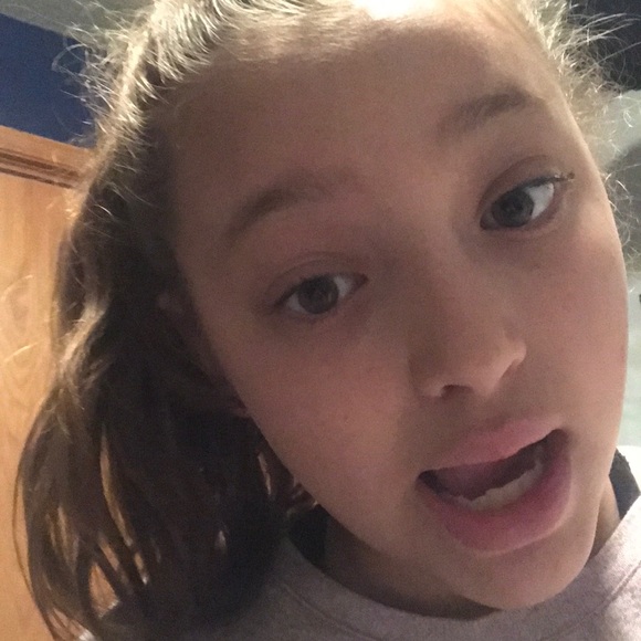 Profile Picture of Samantha Shereck (@samanthashereck) on Poshmark