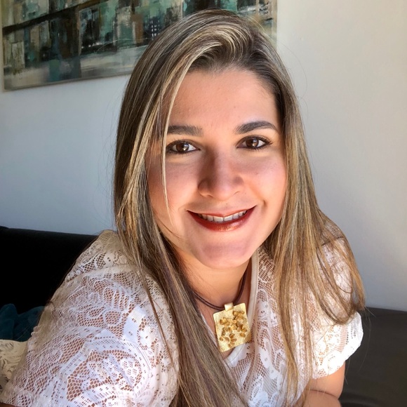 Profile Picture of Alejandra Quintero (@alequinterom) on Poshmark